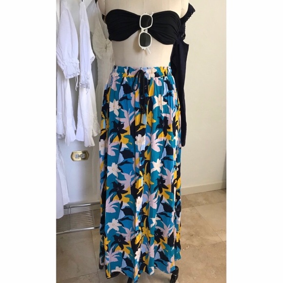 ✨JET-SET STYLE MAXI SKIRT✨ - Picture 2 of 3